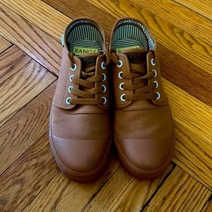 Bangs low top sahara sneaks